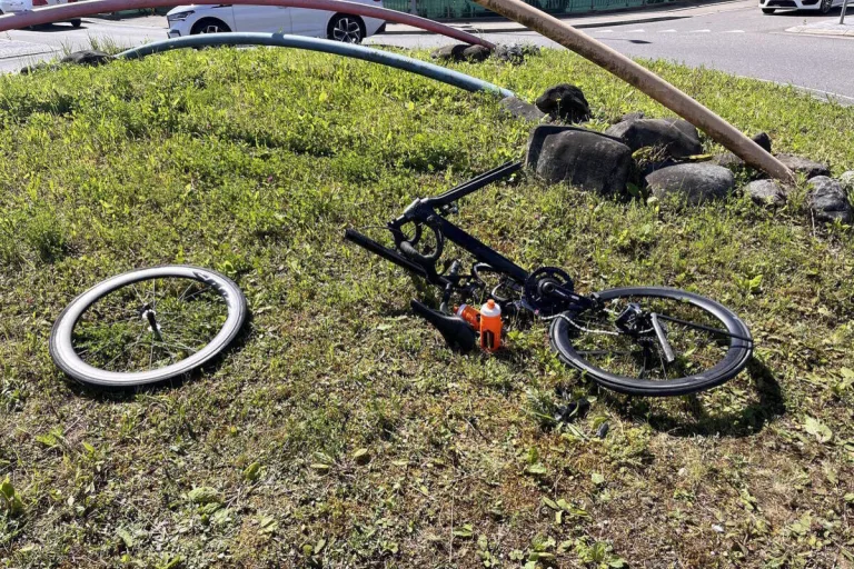 Zuzwil SG - Unfall im Kreisverkehr