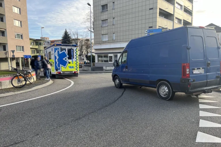Rorschach SG - Velofahrerin nach Kollision mit Lieferwagen verletzt