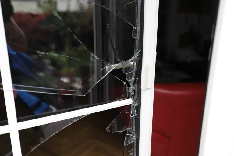 Arbon TG - Mit Steinen auf diverse Fenster geworfen
