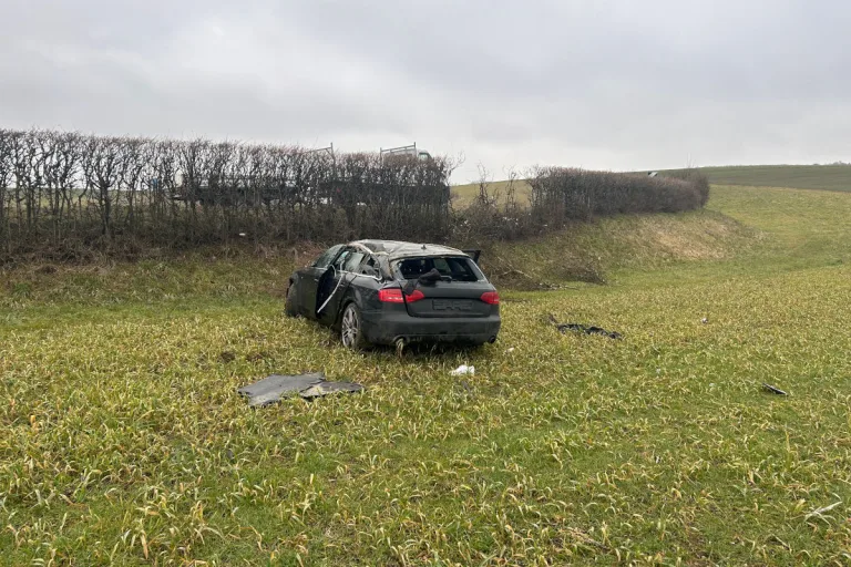 Siblingen SH – Autofahrer verunfallt beim Überholen