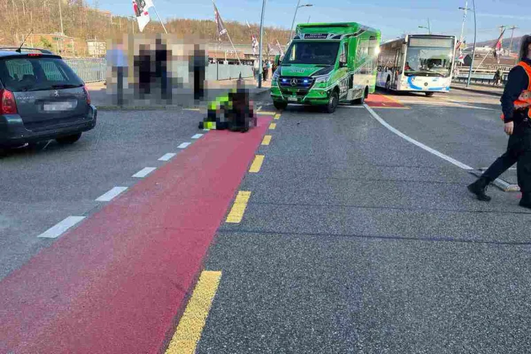 Olten SO – Motorradlenkerin prallt bei Unfall in ein voranfahrendes Auto