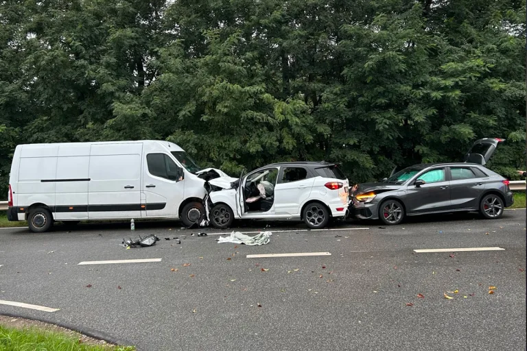 Köwerich RP – Unfall von Transporter und zwei Pkw