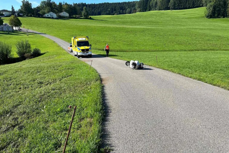 Kirchberg SG - Vespa-Fahrer wird nach Unfall ins Spital geflogen