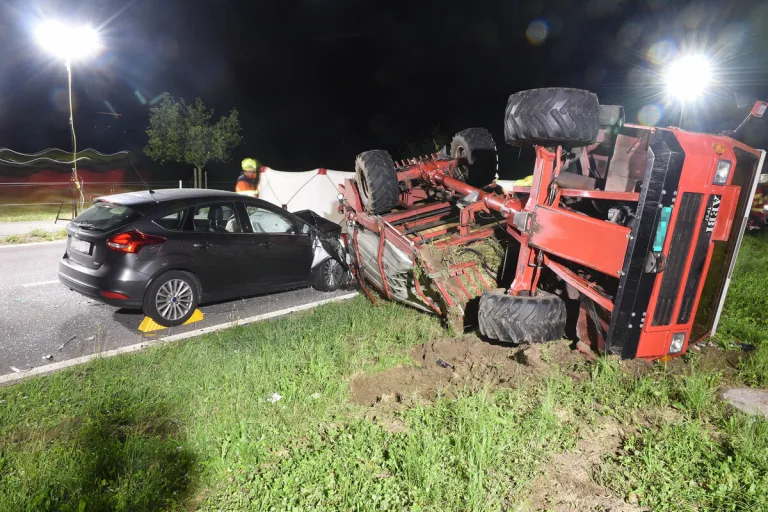 Oberdorf NW - Strassensperre nach massiver Auffahrkollision 