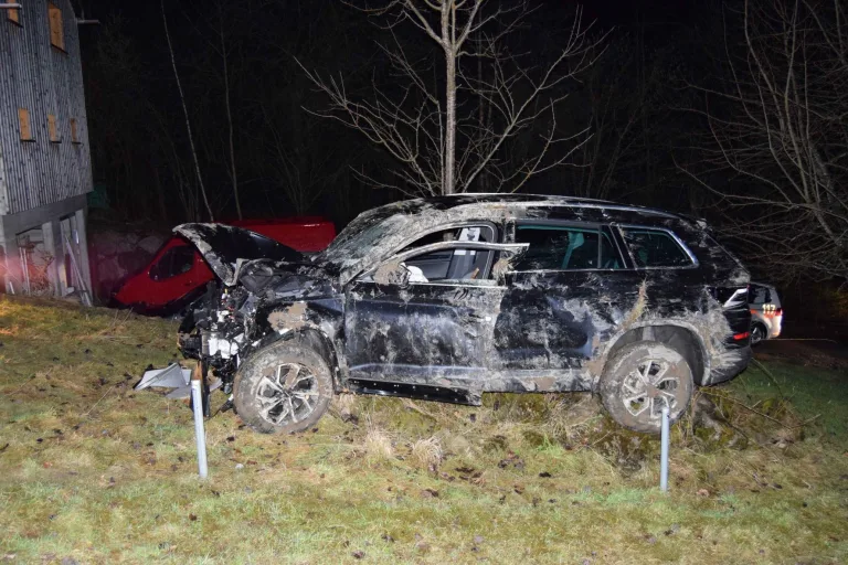 Rehetobel AR - Auto überschlägt sich mehrfach