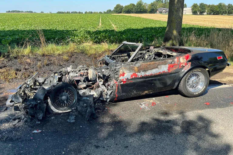 Titz NW – Oldtimer bei Motorbrand schwer beschädigt