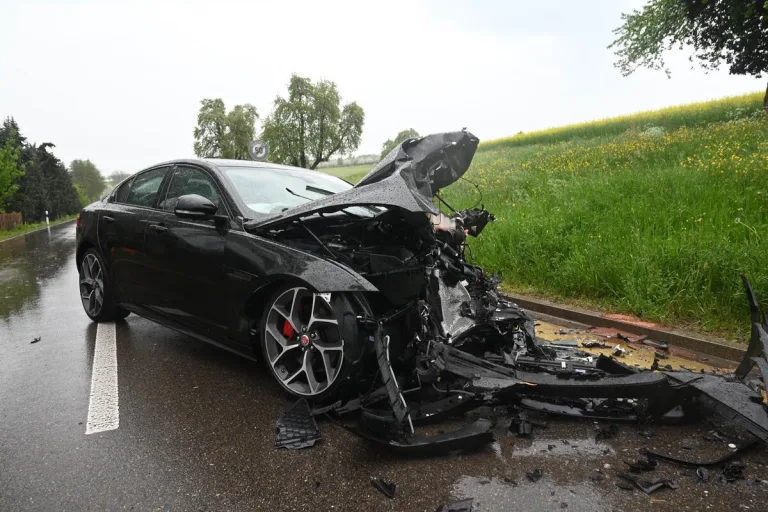 Muolen SG - Zwei Personen bei Frontalkollision verletzt