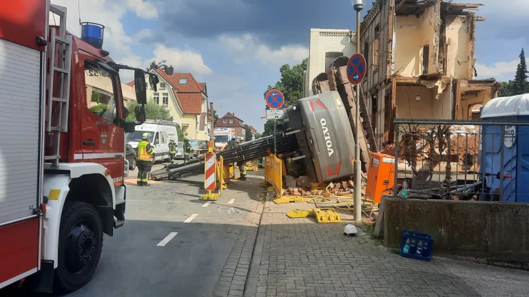 Celle – Tödlicher Arbeitsunfall auf Baustelle mit Bagger