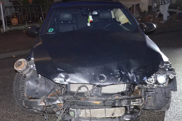 Unfall in Delmenhorst - BMW zu stark beschleunigt 