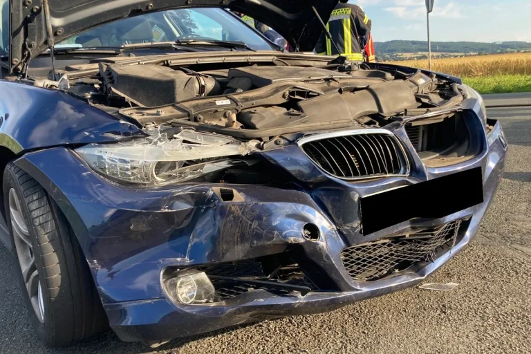 Unfall in Lübbecke NW - Kollision an einer Kreuzung