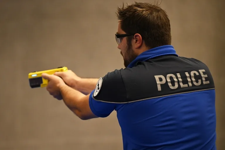 Kantonspolizei Freiburg rüstet mobile Einheiten mit Taser aus
