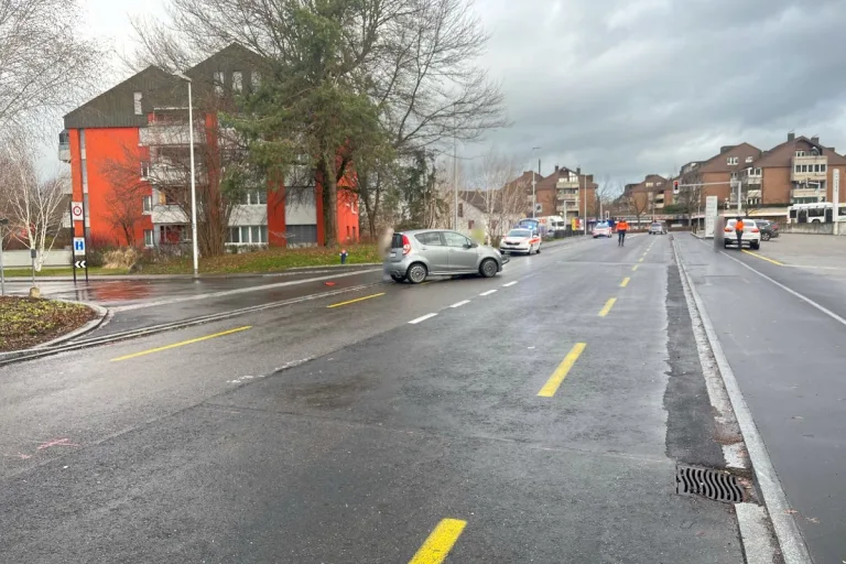 Gossau SG - Unfall zwischen Auto und Velofahrer