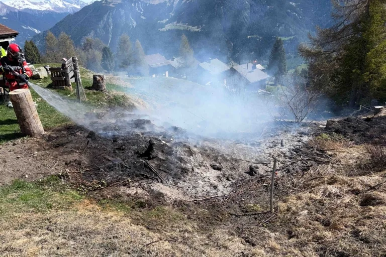 Surses GR – Flurbrand bei hoher Waldbrandgefahr