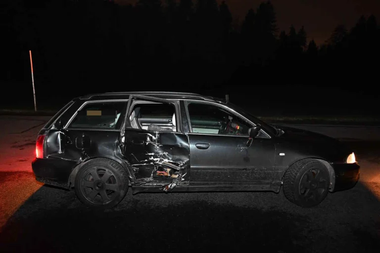 Uetliburg SG - Nach Unfall im Auto eingeschlafen 