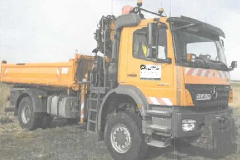 Debstedt - Winterdienst-LKW aus entwendet