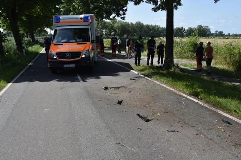 Schrecklicher Unfall bei Drochtersen  – 27-jähriger Motorradfahrer tödlich verletzt