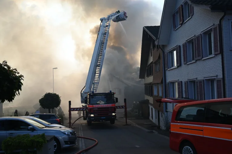 Brand heute in Bichwil SG - Die Löscharbeiten dauern an