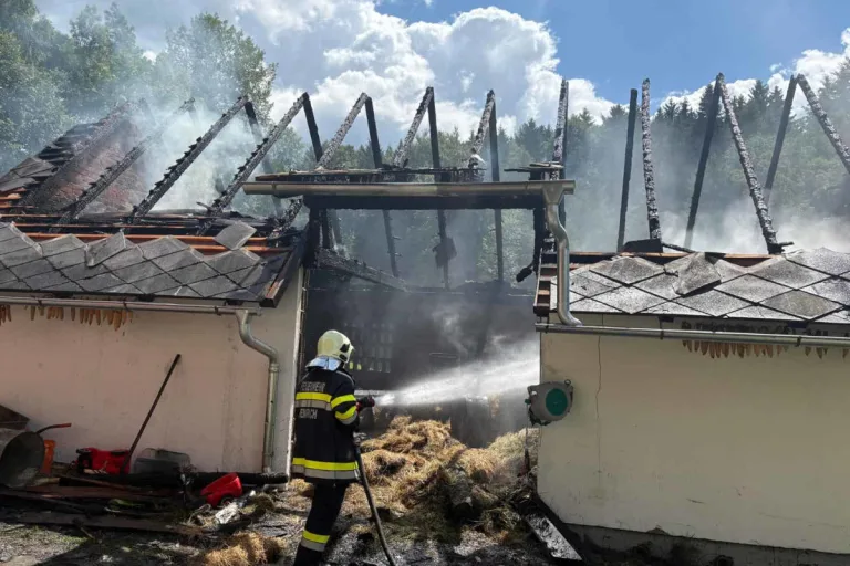 Semriach ST – Stallgebäude in Brand