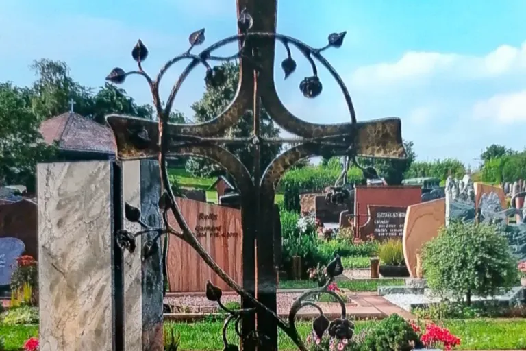  Rockenberg HE - Dreister Diebstahl - Grabkreuz gestohlen