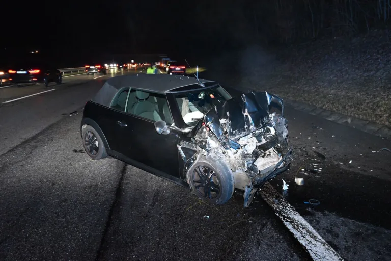 Oberbüren SG – Autofahrer prallt gegen Heck eines Anhängers