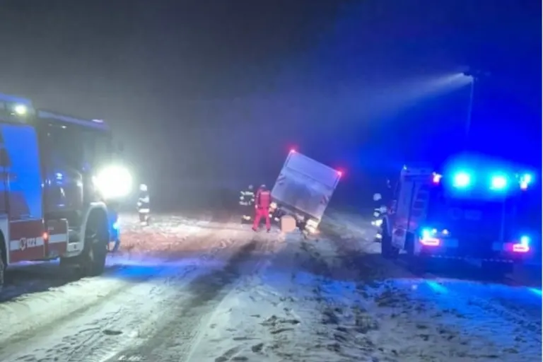 Bad Waltersdorf – Feuerwehrmann bei Lkw-Bergung verletzt