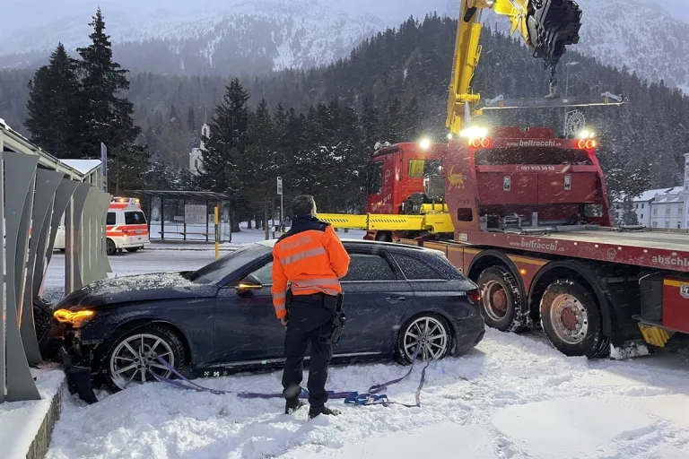 St. Moritz GR - Unfall aufgrund eines medizinischen Problems 