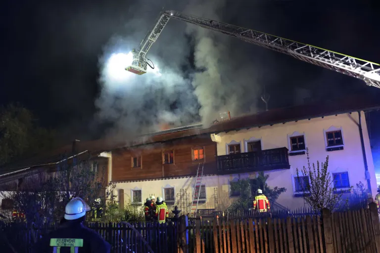 Rechtmehring – Mann stirbt bei Brand in Mehrfamilienhaus