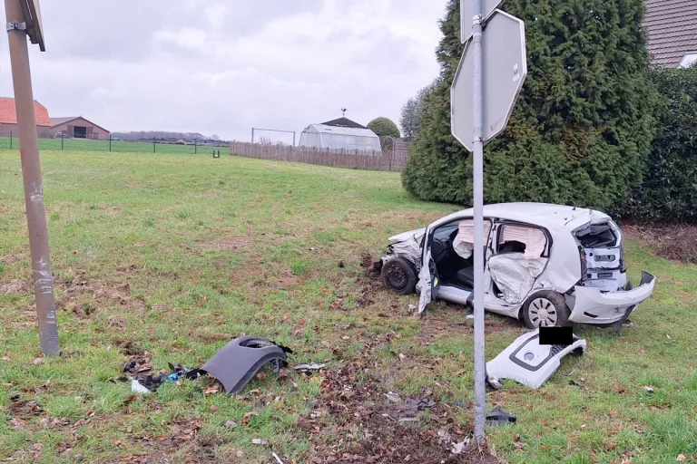 Sonsbeck – Eine Verletzte nach Unfall von Pkw und Klein-Lkw