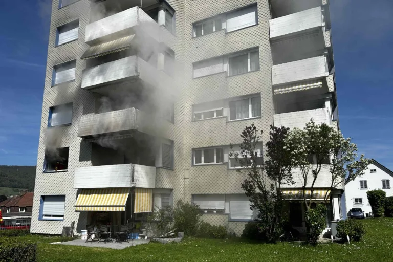 Neuenhof AG - Wohnung durch Feuer verwüstet