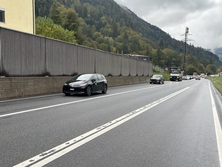 Schiers GR – Weisser BMW nach Streifkollision gesucht