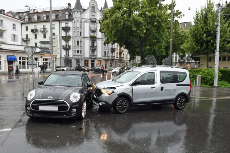 Stadt Luzern - Kollision beim Bundesplatz – 15'000 Franken Sachschaden