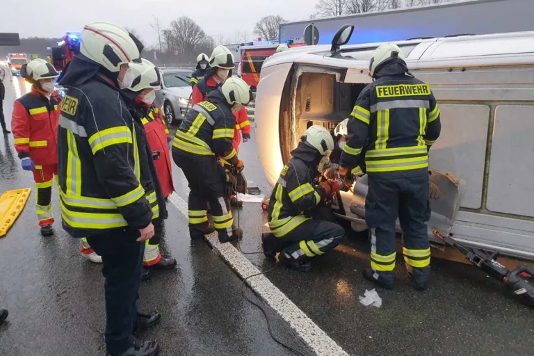 Sprockhövel - Kleintransporter verunfallt auf Autobahn