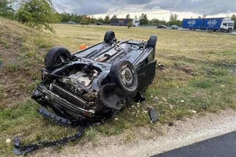 Unfall auf der A71 - Von der nassen Fahrbahn abgekommen