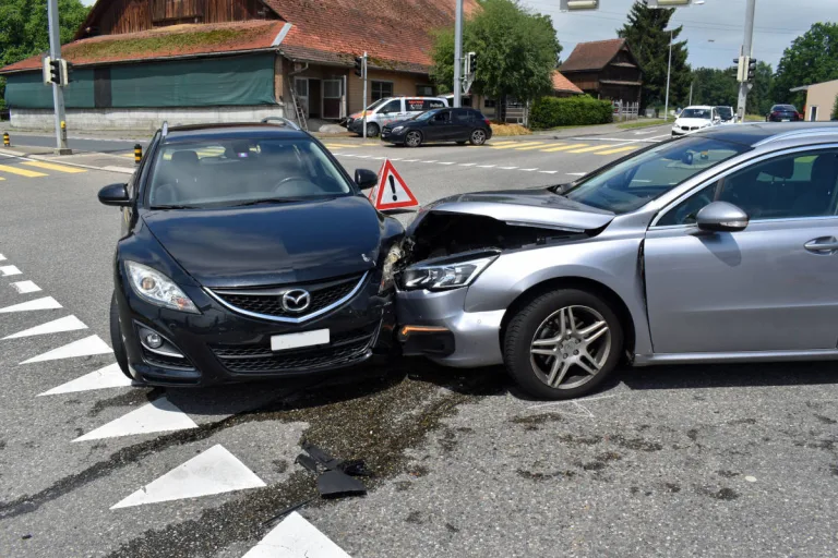 Inwil LU – Totalschaden nach Kollision zweier Fahrzeuge