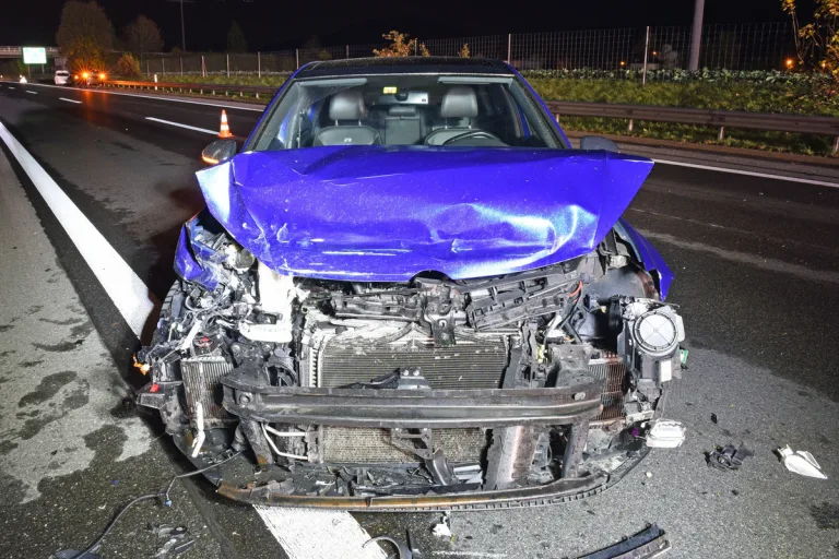 Reiden LU - Sperrung der A2 nach Unfall mit mehreren Autos