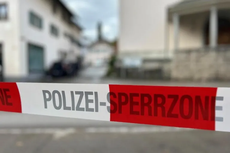 Wald ZH - Mehrere Schüsse vor Kirche abgegeben