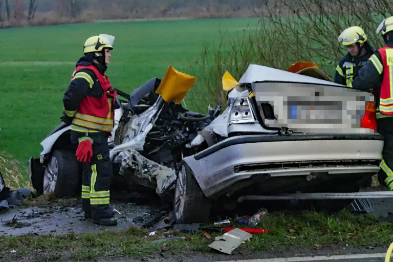 Drochtersen NI – Drei Tote nach frontalem Unfall bei Überholmanöver