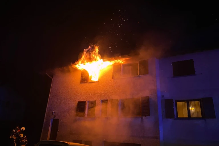 Dorénaz VS - Frau stirbt nach Brand in Wohnhaus 