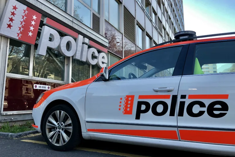 Granges VS - Nach Kollision einfach weitergefahren