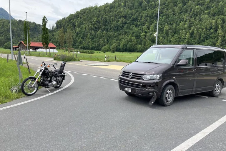 Weesen SG - Motorradfahrerin bei Unfall verletzt