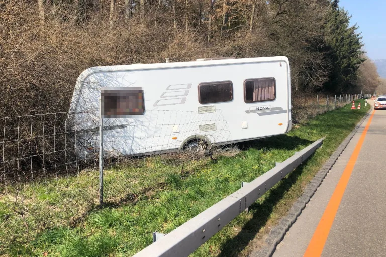 A1 bei Deitingen SO – Wohnanhänger während der Fahrt verloren