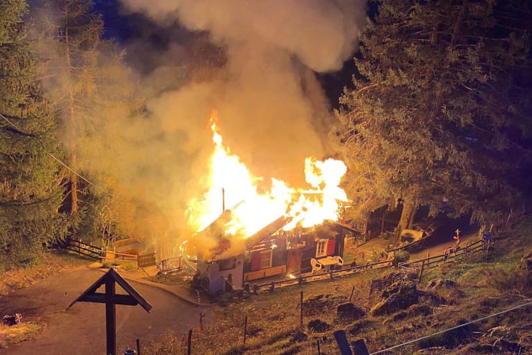 Oberems VS – Brand zerstört Chalets