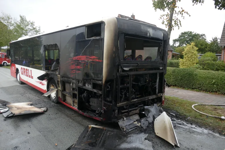 Wingst – Linienbus gerät während der Fahrt in Brand