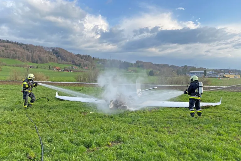 Totalschaden in Lommis TG - Brand von Kleinflugzeug geht glimpflich aus