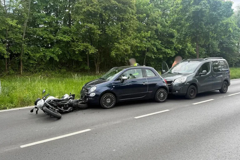 Hard – Töfffahrerin nach Auffahrunfall mit Fahrzeugen verletzt
