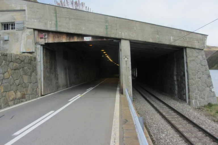 Oberalppass UR – Kurzzeitige Verkehrsbehinderungen wegen nächtlicher Inspektion der Lawinengalerie