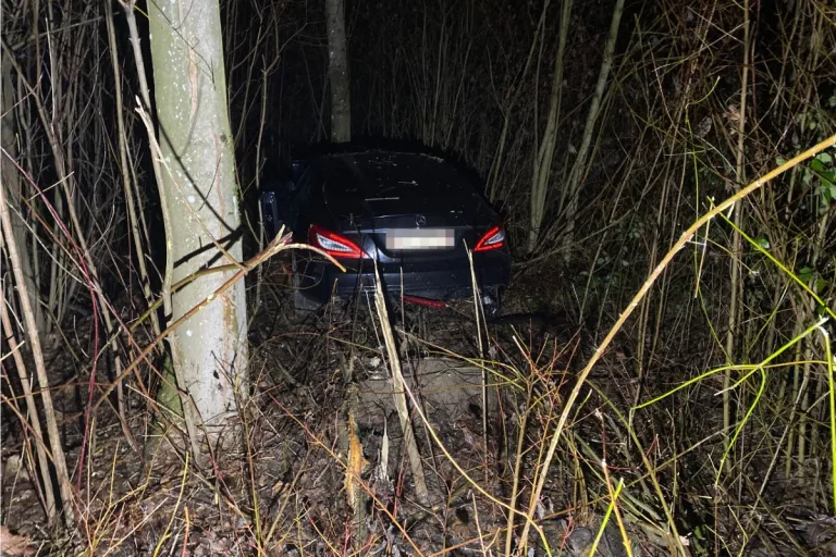 Luterbach SO - Kontrolle über Mercedes verloren und verunfallt