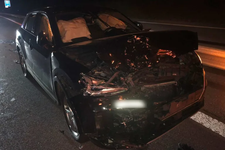 A12 bei Matran FR – Unfall mit drei beteiligten Fahrzeugen auf der Autobahn