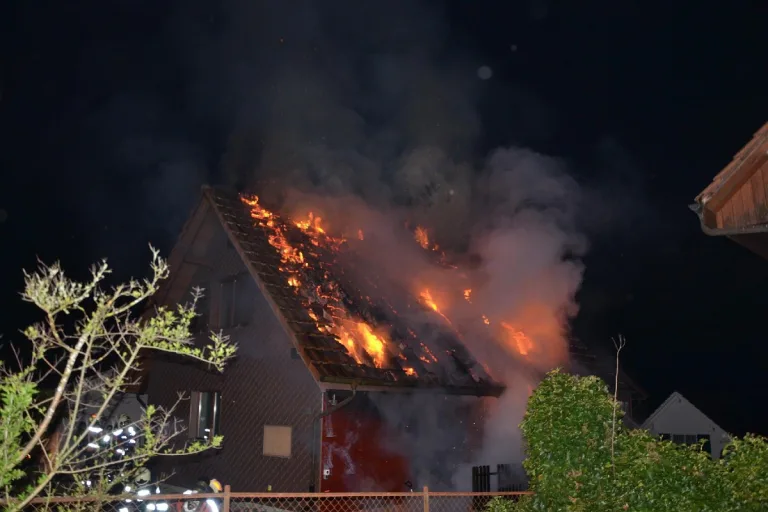 Ramlinsburg BL - Eine Person nach einem Brandfall letzte Nacht verletzt