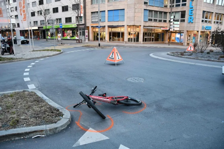 Chur GR - Radfahrer im Kreisel angefahren